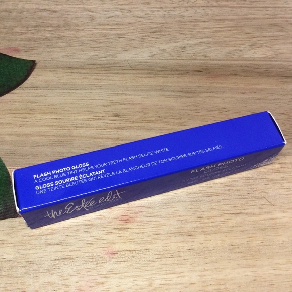 3/$20 - New The Estée Edit Flash Photo Gloss - Picture 2 of 2